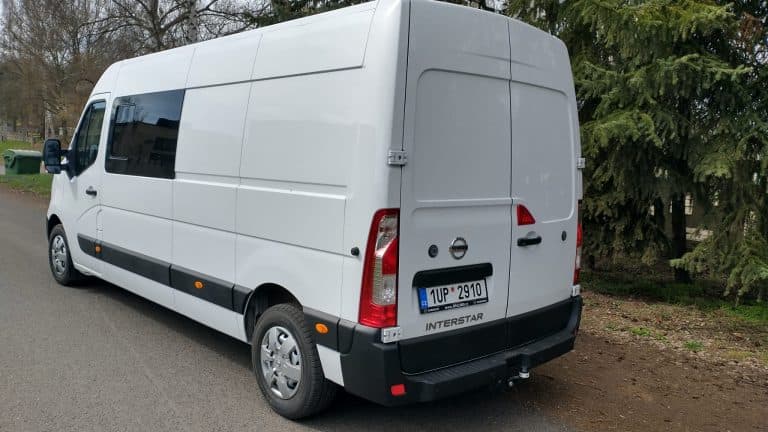 Nissan Interstar - zadní pohled